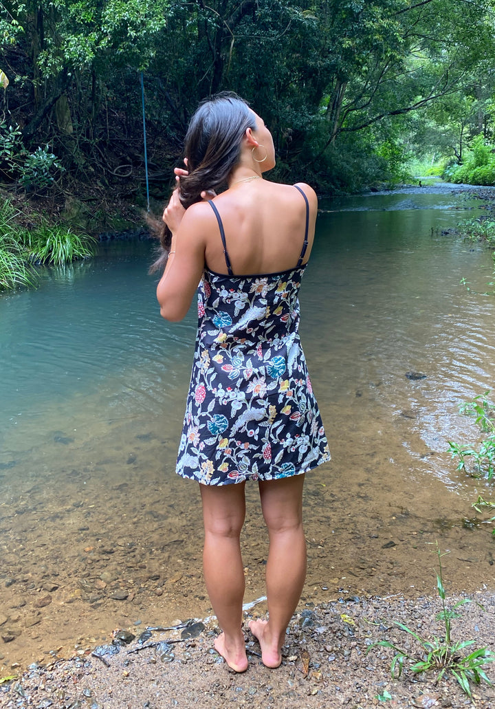 Isa Dress - Short (green/red flowers)